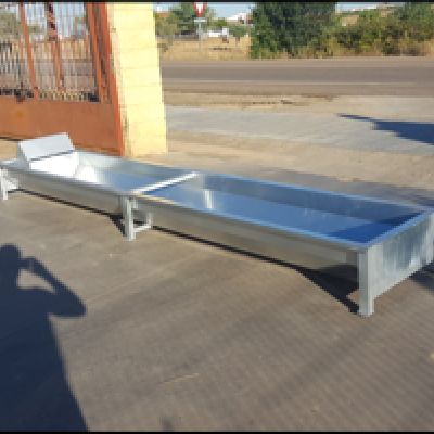 Bebedero ovino galvanizado 600 l